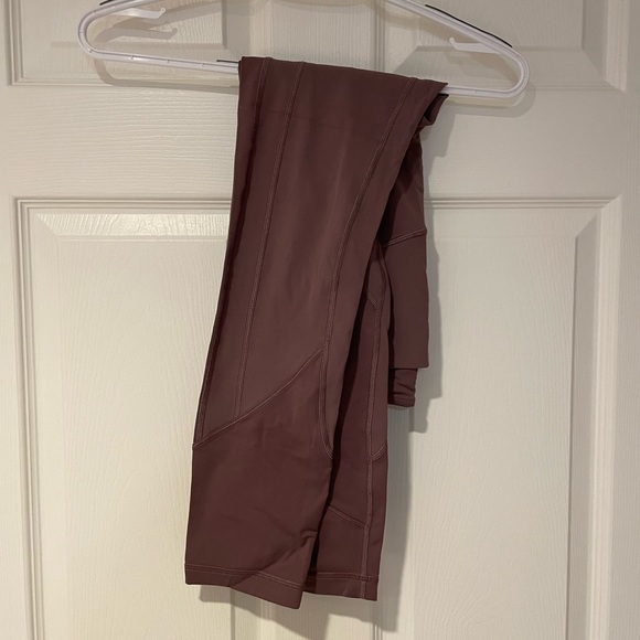 LULULEMON - Purple Leggings with Pockets - Picture 4 of 5